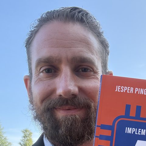Portræt af Jesper Pingel, stifter af LearnHub